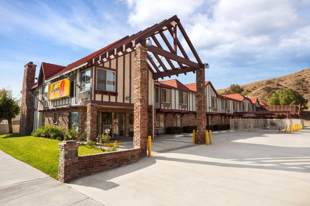 Super 8 By Wyndham Santa Clarita/Valencia Exterior foto