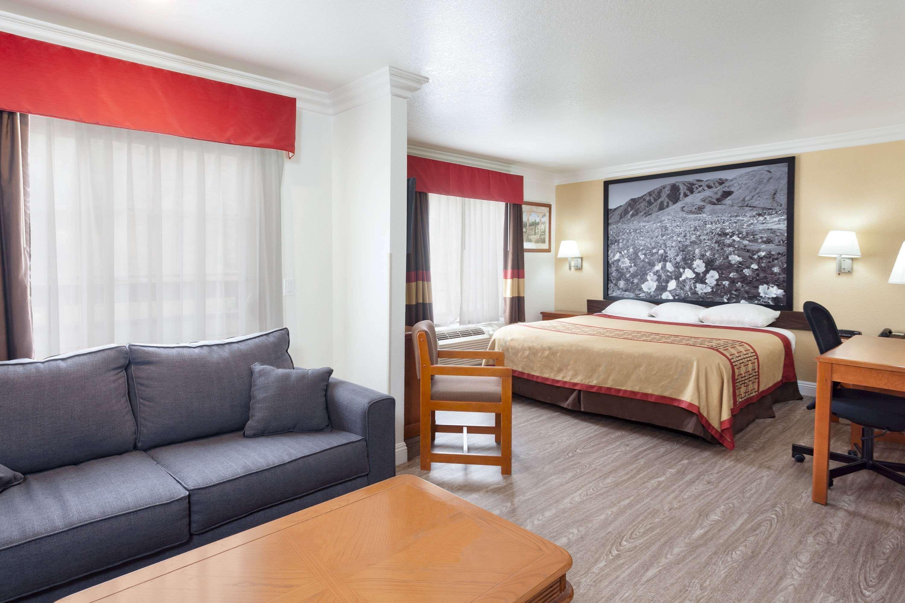 Super 8 By Wyndham Santa Clarita/Valencia Exterior foto
