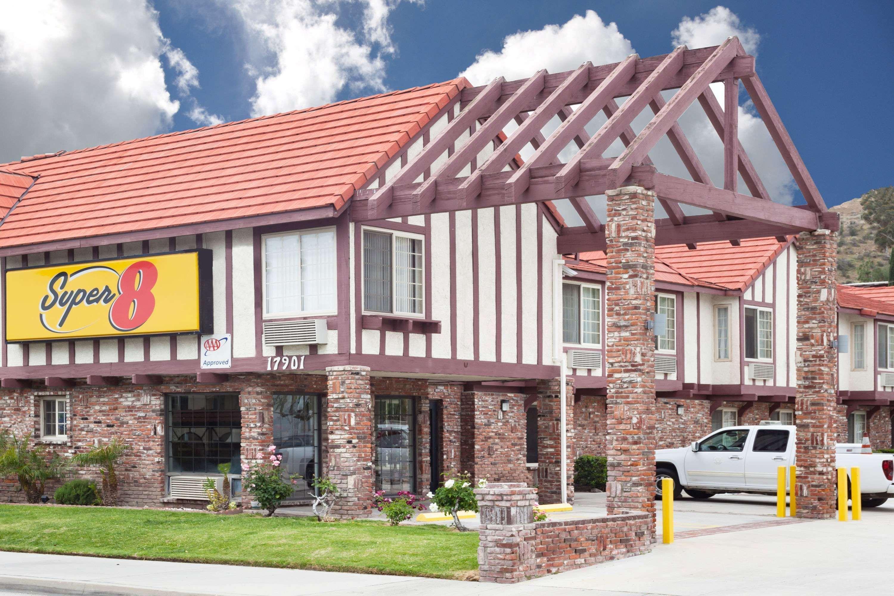 Super 8 By Wyndham Santa Clarita/Valencia Exterior foto