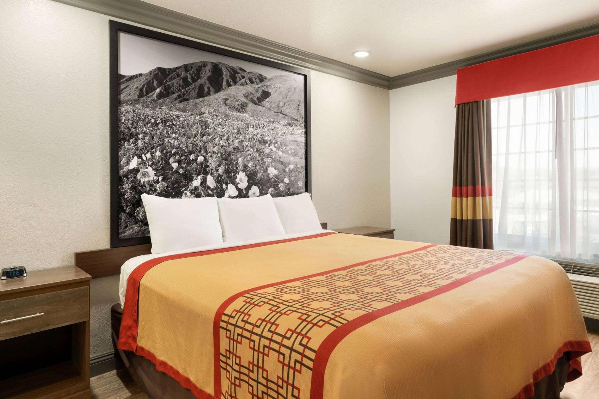 Super 8 By Wyndham Santa Clarita/Valencia Exterior foto