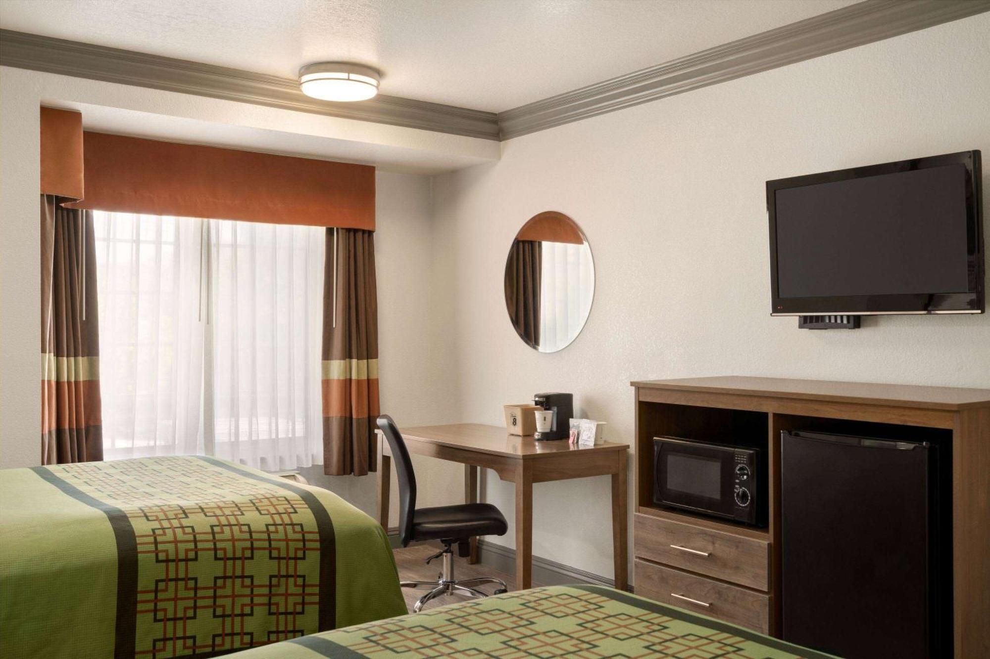 Super 8 By Wyndham Santa Clarita/Valencia Exterior foto